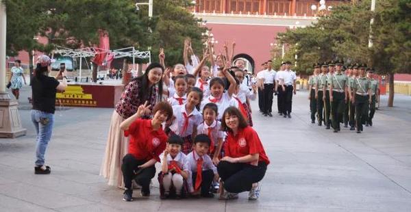 东方童学员六一儿童节参加天安门广场升旗仪式.jpg